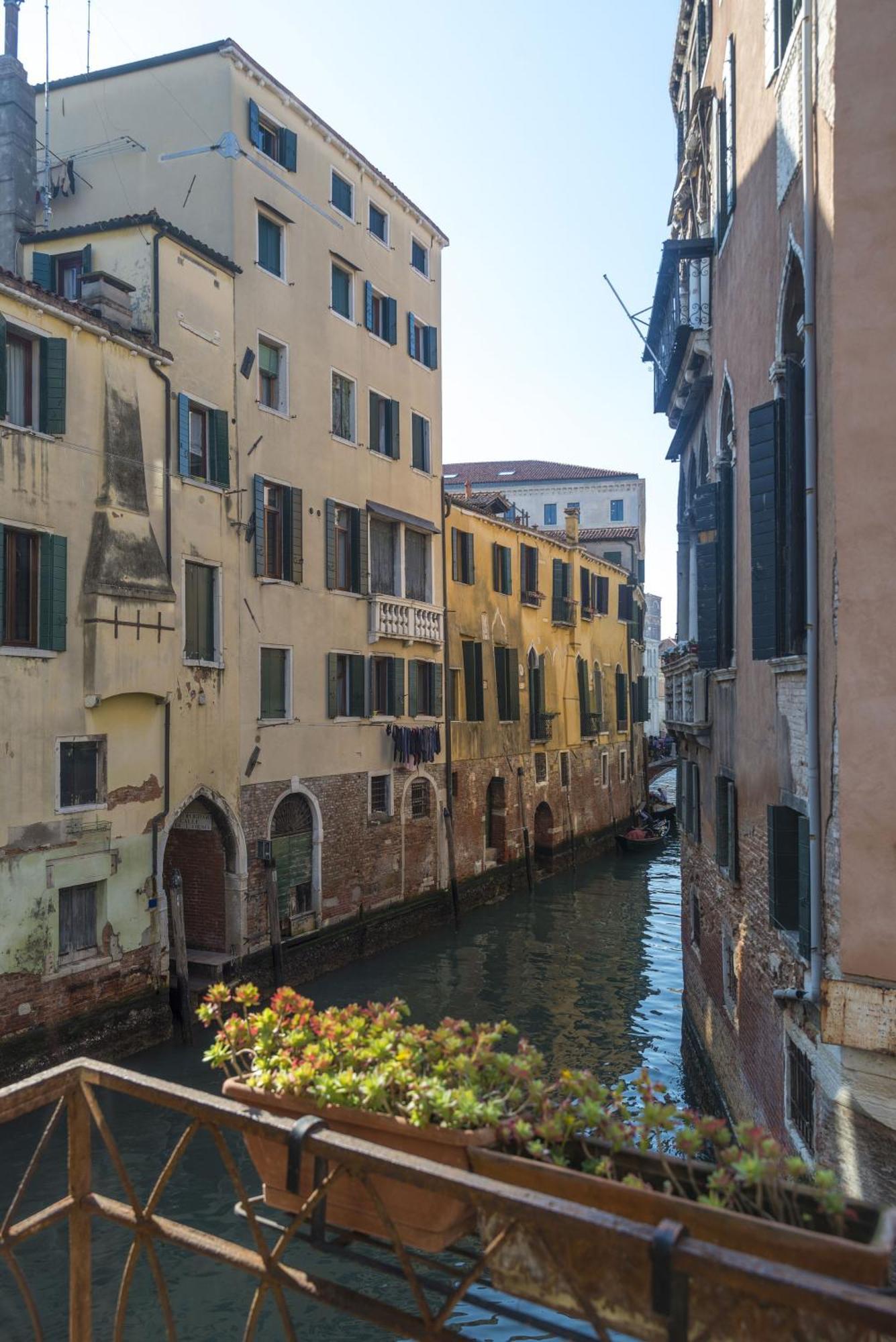 Tre Sestieri Terrace - Canal View 2024 Венеция Экстерьер фото