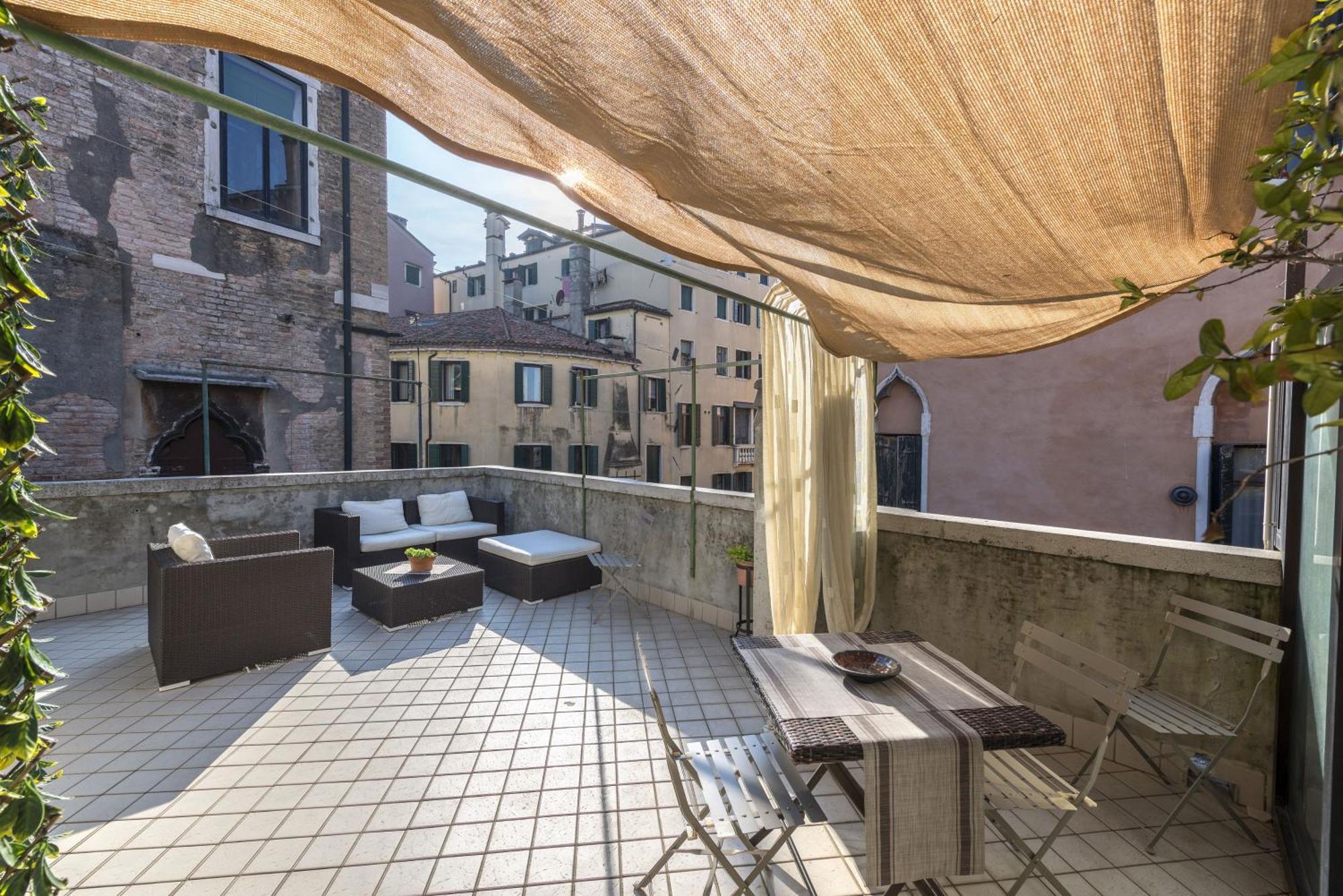 Tre Sestieri Terrace - Canal View 2024 Венеция Экстерьер фото