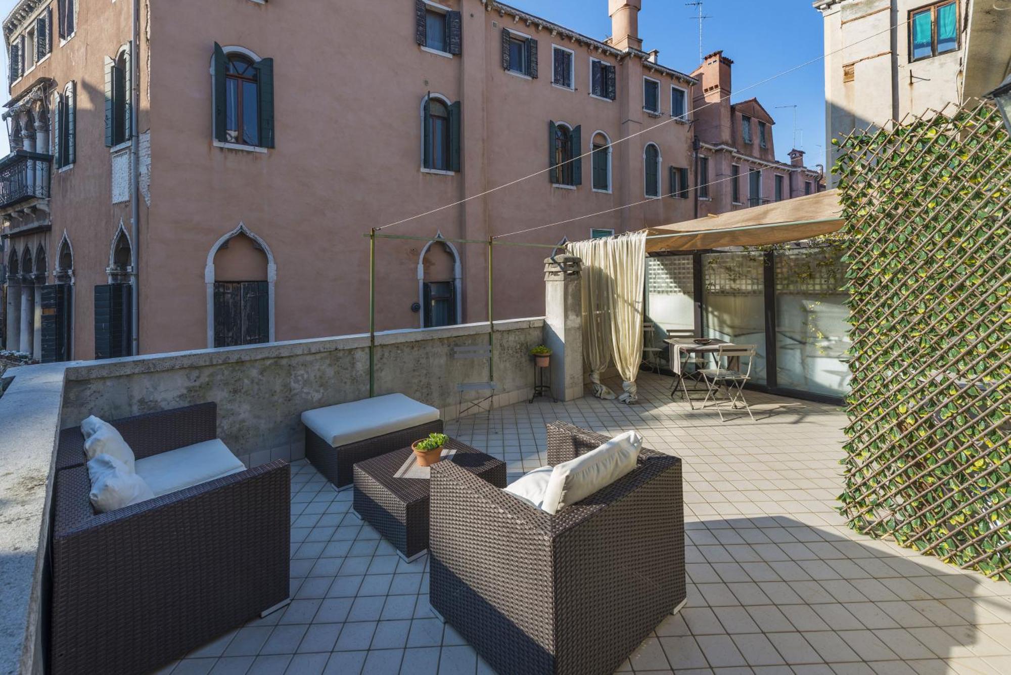 Tre Sestieri Terrace - Canal View 2024 Венеция Экстерьер фото