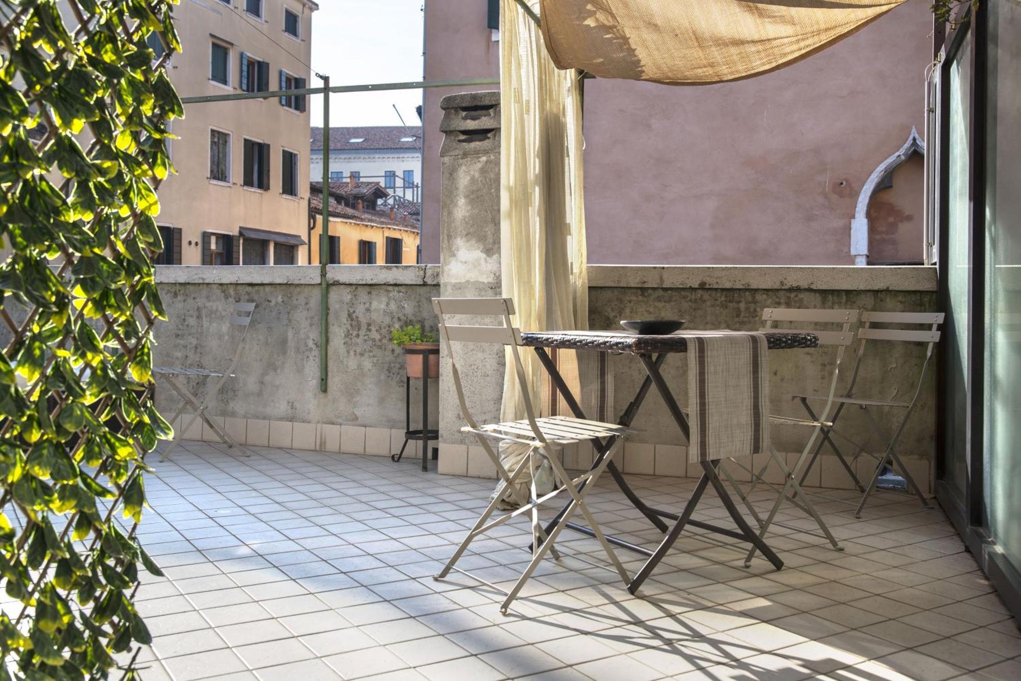 Tre Sestieri Terrace - Canal View 2024 Венеция Экстерьер фото