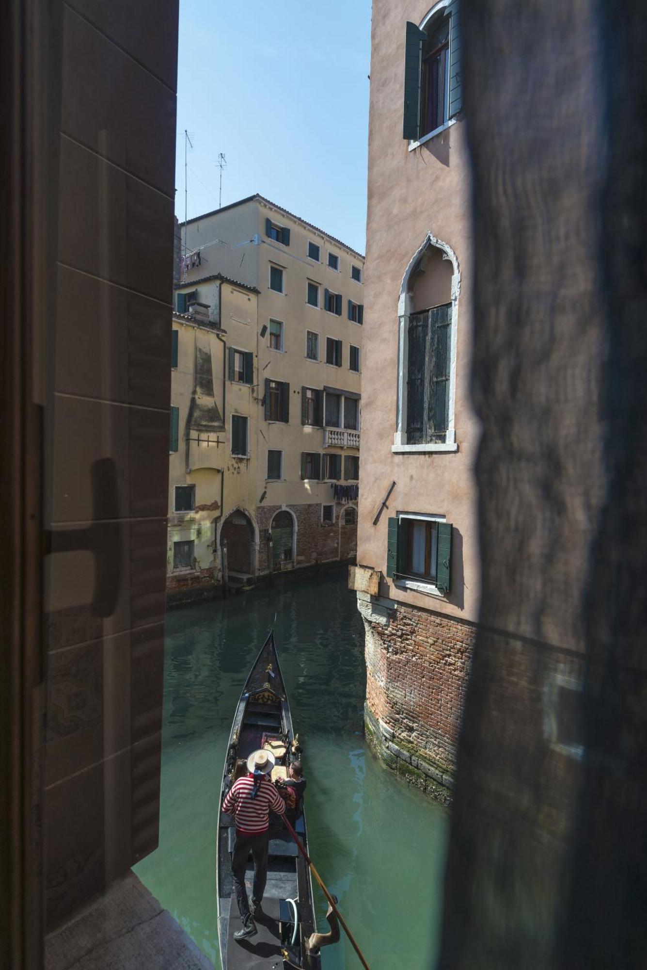 Tre Sestieri Terrace - Canal View 2024 Венеция Экстерьер фото