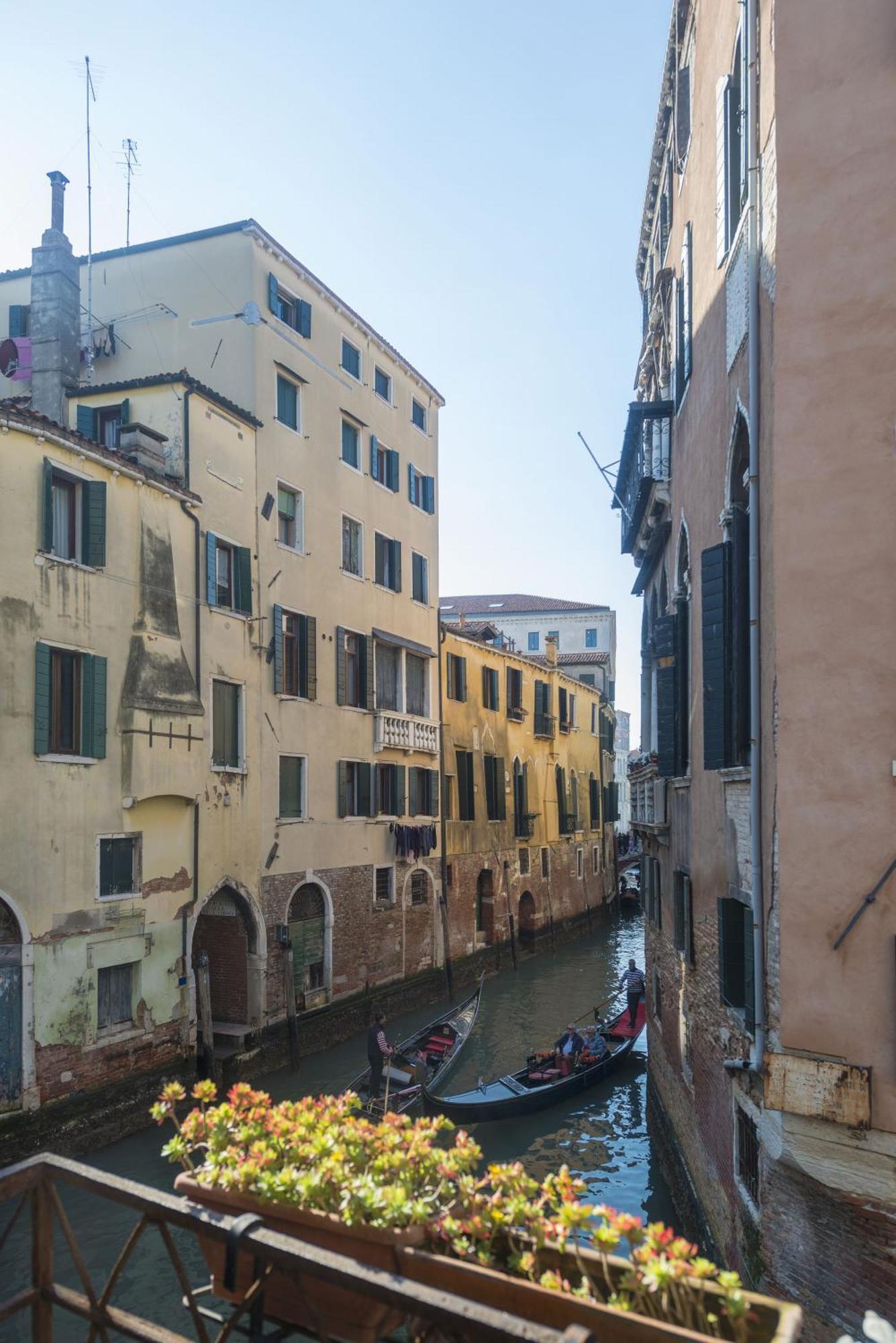 Tre Sestieri Terrace - Canal View 2024 Венеция Номер фото